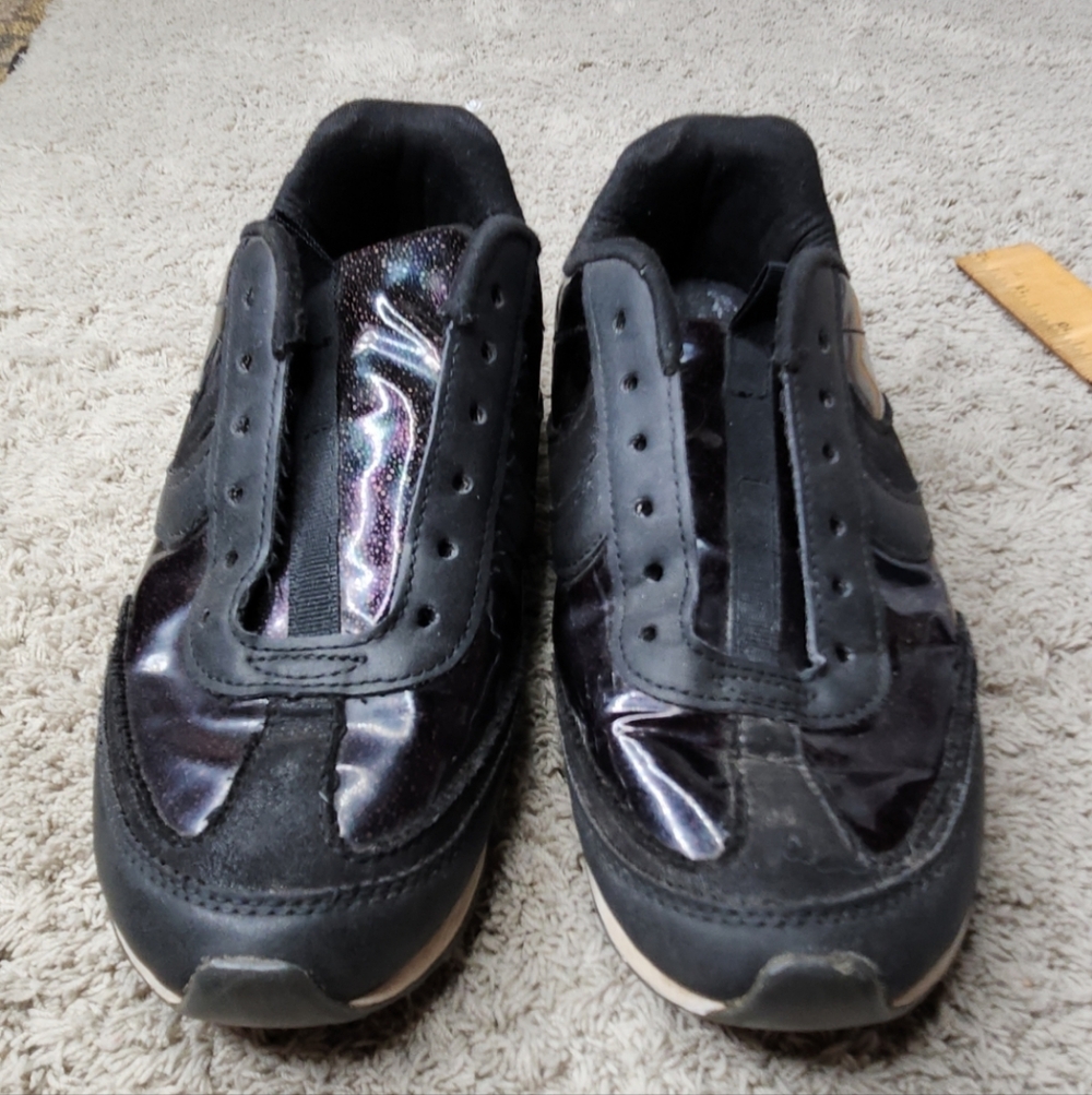 Kid's Tennis Shoes - SIZE 4